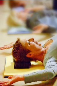 Frau bei Pilates